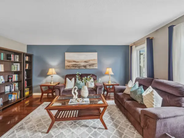 24 Mansion ST, Brampton, ON L6S 3E2