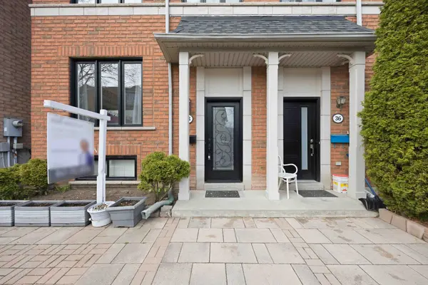 38 Viella ST, Toronto W02, ON M6N 5C8