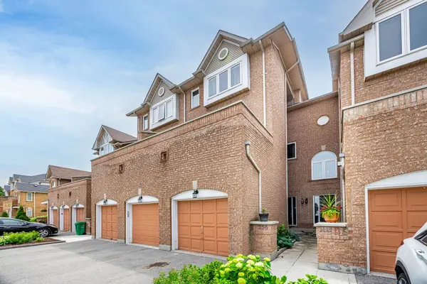 60 Barondale DR #256, Mississauga, ON L4Z 3N8