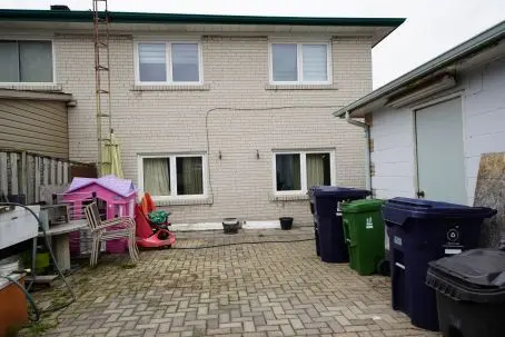 73 Buckland RD, Toronto W05, ON M3L 1W3