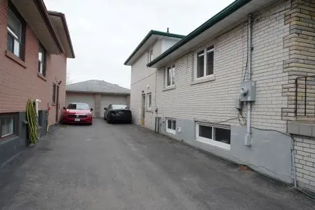 73 Buckland RD, Toronto W05, ON M3L 1W3