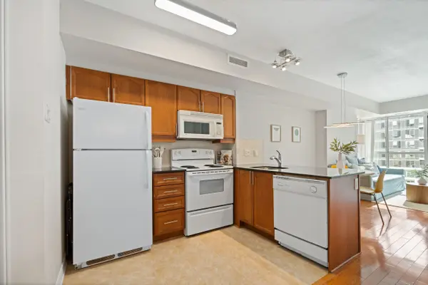 445 Laurier AVE W #2103, Ottawa Centre, ON K1R 0A2