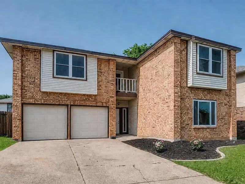 829 Foxridge Drive, Arlington, TX 76017