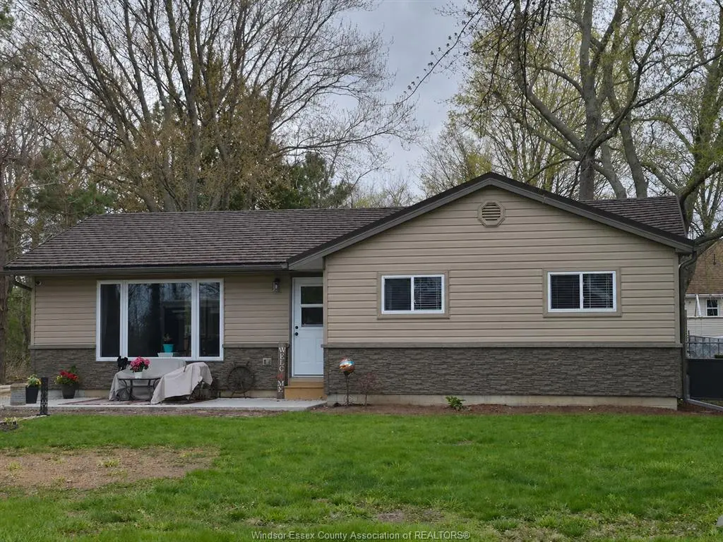 290 LAKE Street, Essex, ON N0R 1G0