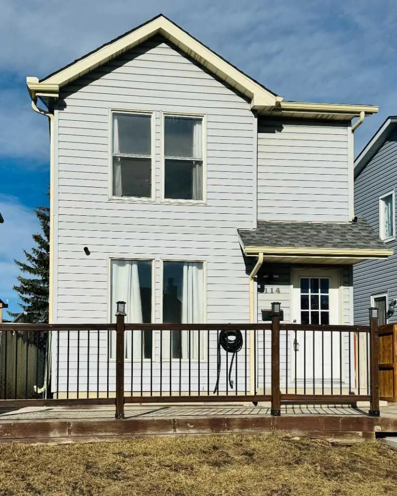 114 Castledale WAY NE, Calgary, AB T3J 2A2