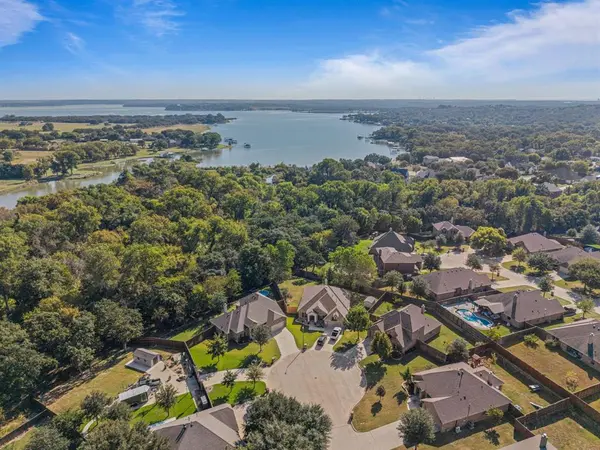 108 Bosque Court, Azle, TX 76020