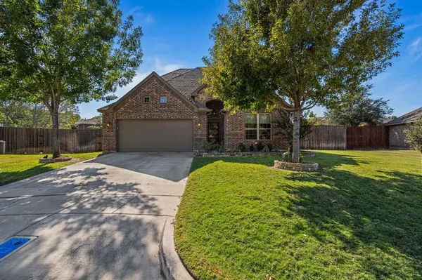 108 Bosque Court, Azle, TX 76020