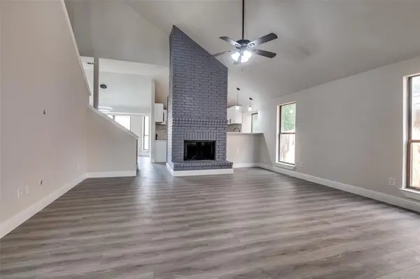 829 Foxridge Drive, Arlington, TX 76017