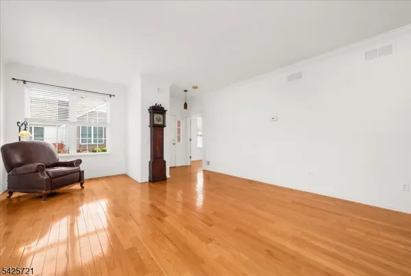 22 Samson Dr, Raritan Twp., NJ 08822