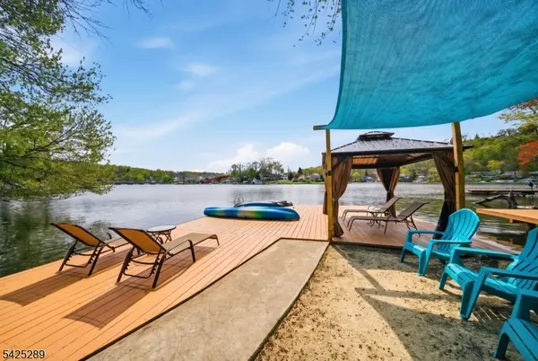 11 Deane Rd, Hopatcong Boro, NJ 07843