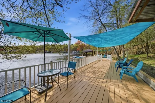 11 Deane Rd, Hopatcong Boro, NJ 07843