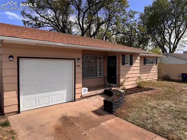 1804 Lark Bunting LN, Pueblo, CO 81001