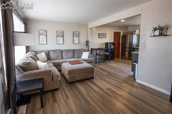 1804 Lark Bunting LN, Pueblo, CO 81001