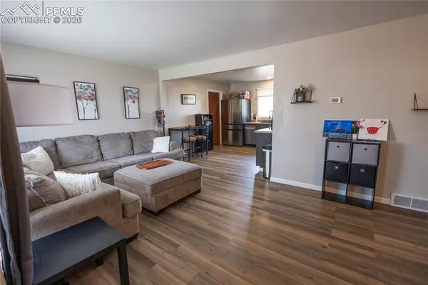 1804 Lark Bunting LN, Pueblo, CO 81001