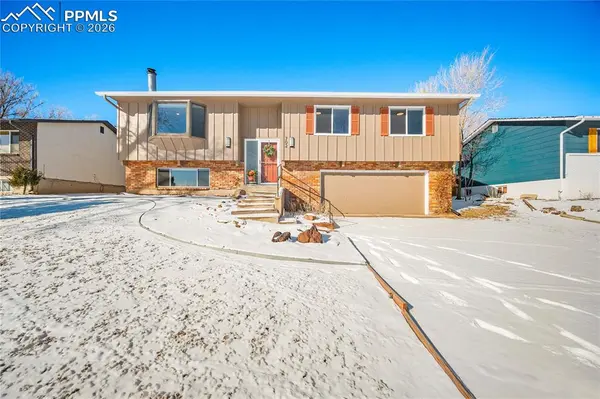 702 Paradise LN, Colorado Springs, CO 80904