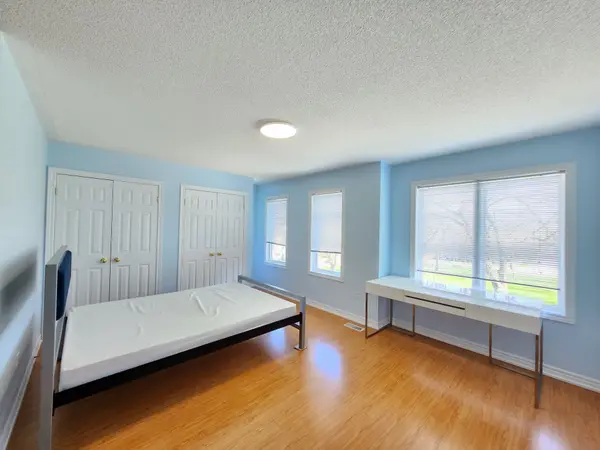 158 Galleria Pkwy, Markham, ON L3T 7V2