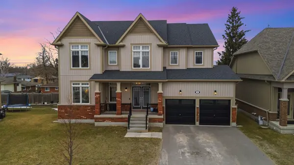 9 Mclean AVE, Collingwood, ON L9Y 3V2
