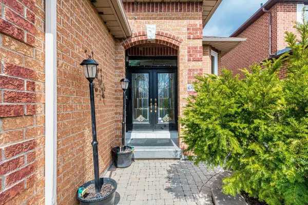 60 Red Maple DR, Brampton, ON L6X 4M1