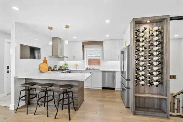 136 Lothian AVE, Toronto W07, ON M8Z 4L4