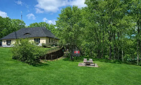 41 Maple ST, Bancroft, ON K0L 1C0