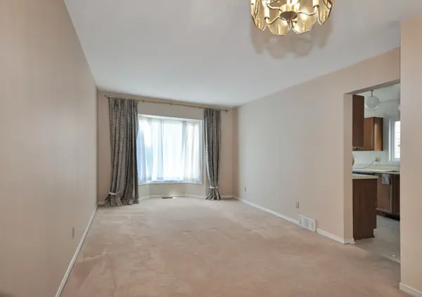 9 Raj TER, Hunt Club - South Keys And Area, ON K1G 4T4