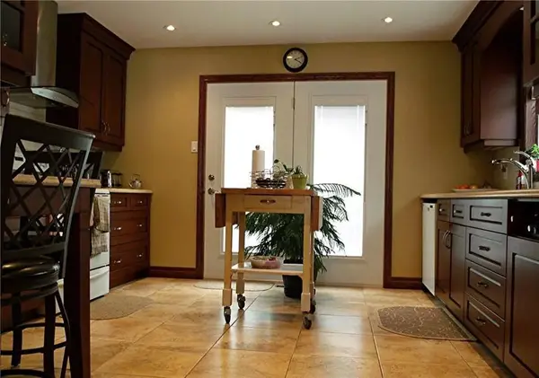 5905 Hillcrest CRES, Niagara Falls, ON L2J 2A8