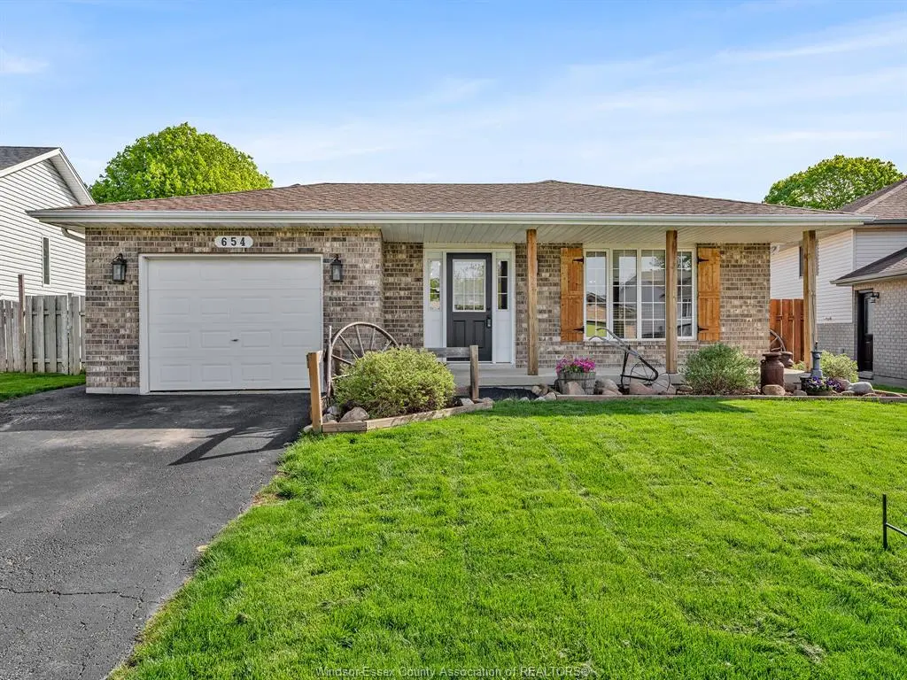 654 RICHMOND, Amherstburg, ON N9V 3Z4