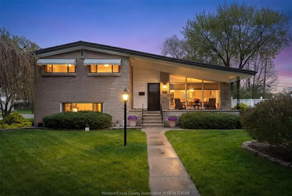 452 CARLING Crescent, Windsor, ON N8S 3Y1