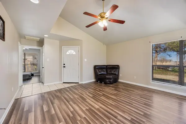 19491 E Market, Mabank, TX 75147