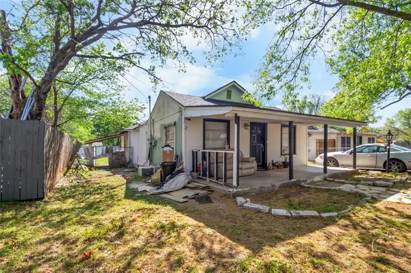 2912 Pueblo Trail, Lake Worth, TX 76135