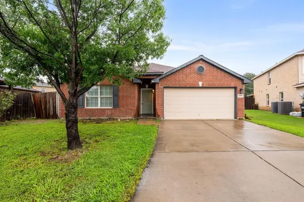 2008 Archer Drive, Grand Prairie, TX 75052