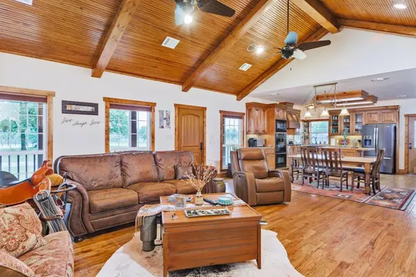 433 Fruitland Road, Bowie, TX 76230