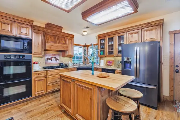 433 Fruitland Road, Bowie, TX 76230