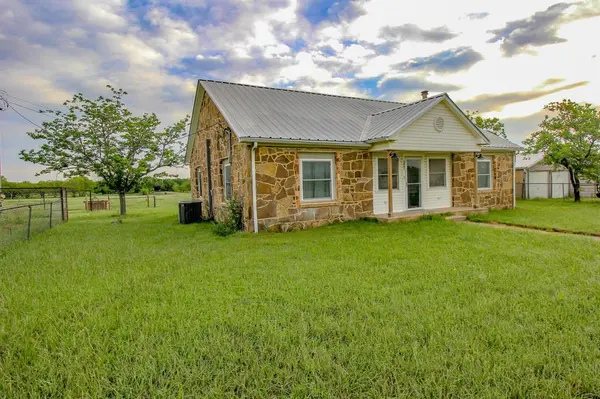 3061 Turkey Creek Road, Sunset, TX 76270