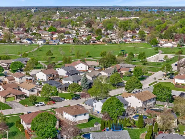 654 RICHMOND, Amherstburg, ON N9V 3Z4