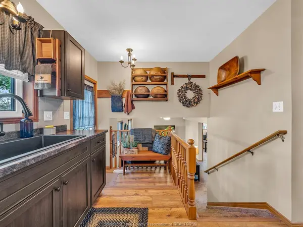 654 RICHMOND, Amherstburg, ON N9V 3Z4