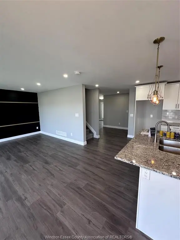 8 BETTY Court, Chatham, ON N7M 0T9