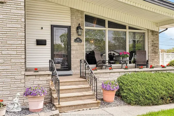 452 CARLING Crescent, Windsor, ON N8S 3Y1