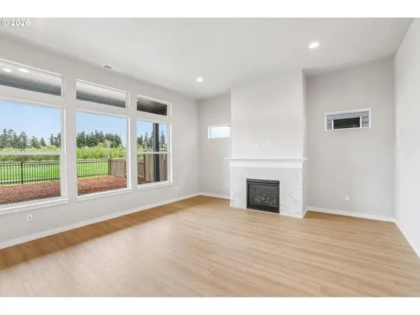 707 Magnolia AVE, Woodburn, OR 97071