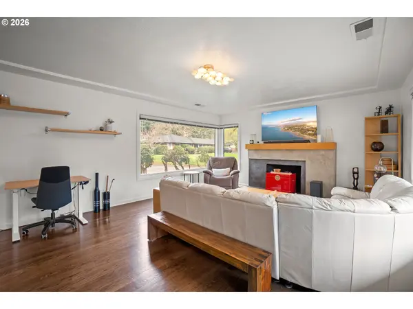 8460 SW FAIRWAY DR, Portland, OR 97225