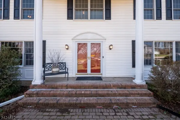 10 Warwick Dr, Washington Twp., NJ 07853