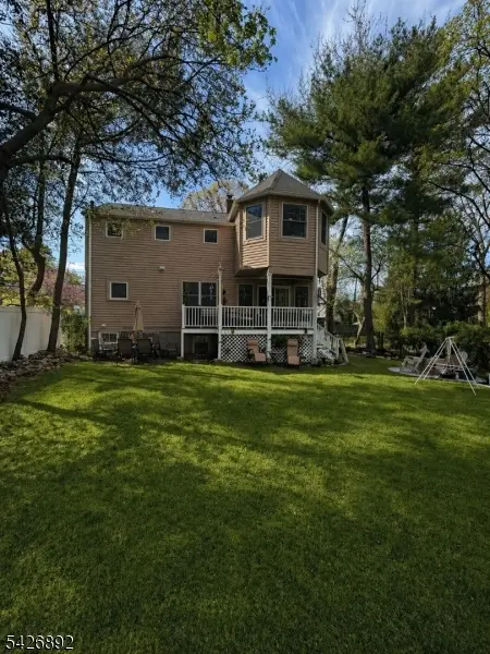 10 Passaic Ave, Roseland Boro, NJ 07068