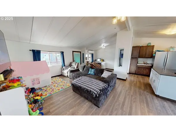 94120 STRAHAN ST #3, Gold Beach, OR 97444