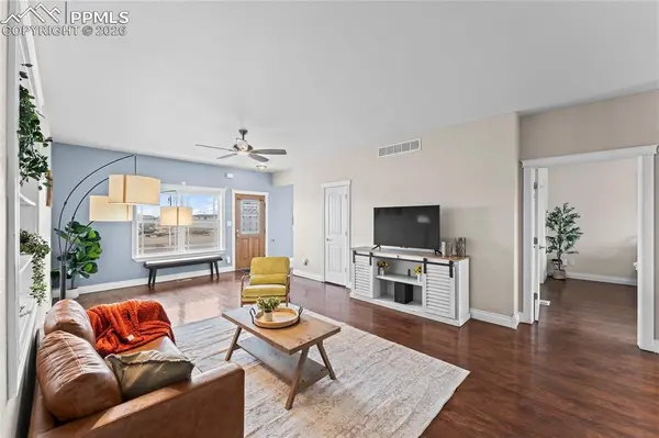 995 N Matt DR, Pueblo, CO 81007