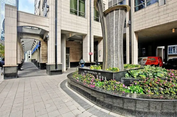 763 Bay ST #202, Toronto C01, ON M5G 2R3