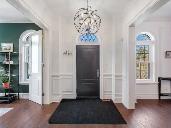 1 Willett CRES, Richmond Hill, ON L4C 7W7