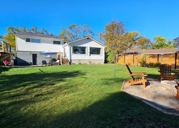 11 Castle DR, Barrie, ON L4N 1P7