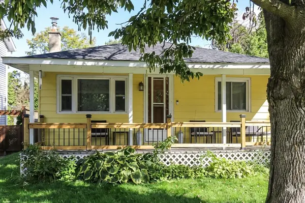 27 Peel ST, Penetanguishene, ON L9M 1A5