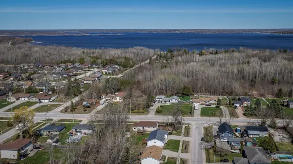 8 John Dillingno ST, Tay, ON L0K 2A0