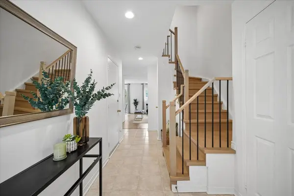 1385 Lakeshore RD W #Unit 7, Mississauga, ON L5J 4T6